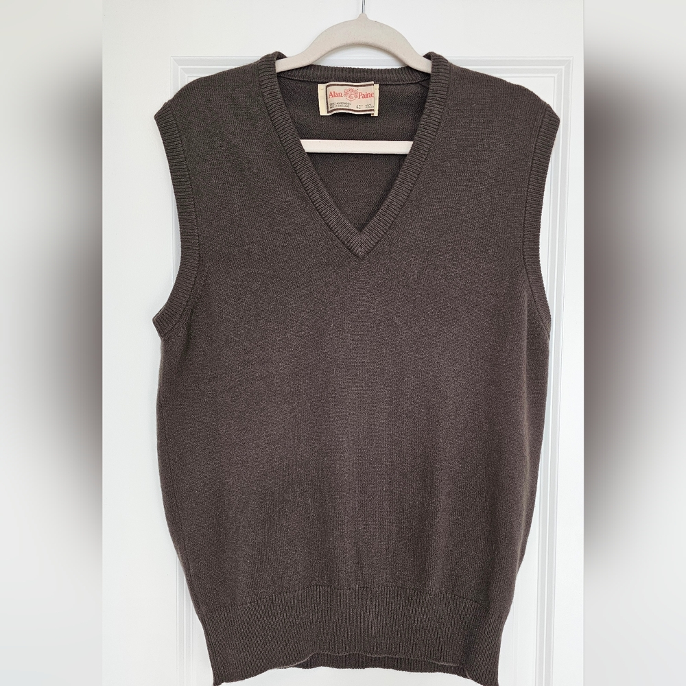 Alan Paine 100% Lambswool Sweater Vest Made in England Brown Size 40 M Vintage